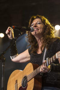 Photographie de rodéo prise lors du Festival Western de St-Tite 2012, montrant l’intensité de la compétition et l’ambiance emblématique du festival.