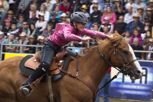 Photographie de rodéo prise lors du Festival Western de St-Tite 2012, montrant l’intensité de la compétition et l’ambiance emblématique du festival.
