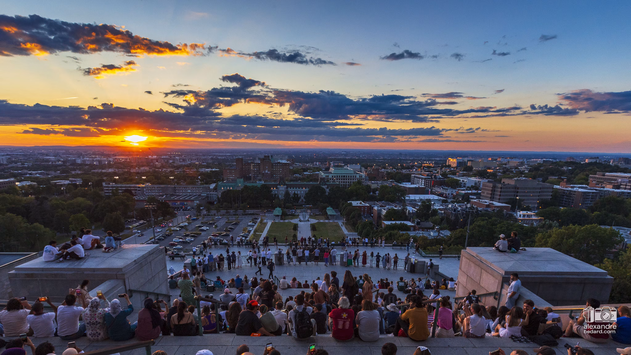 Un coucher de soleil sur Montréal à partir de l'oratoire St-Joseph