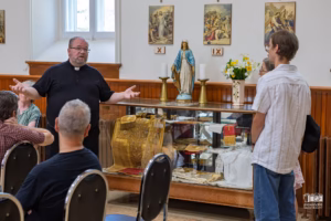 Visite guidée de l'église avec le prêtre de la paroisse