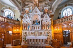 Visite guidée de l'église avec le prêtre de la paroisse