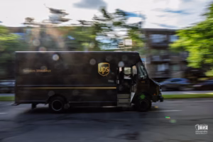 Filé sur un camion de livraison UPS
