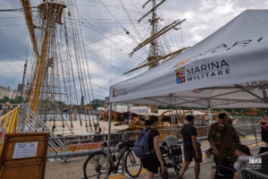 Le voilier-école italien Amerigo Vespucci amarré au Grand Quai du Port de Montréal.