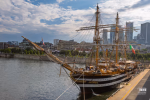 Le voilier-école italien Amerigo Vespucci amarré au Grand Quai du Port de Montréal.