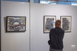 Vue d'ensemble de l'exposition Jean-Paul Riopelle à la Factrie 701 à Shawinigan