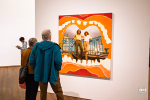 Tableau d'Allison Katz exposé dans une salle lumineuse du Musée des beaux-arts de Montréal.